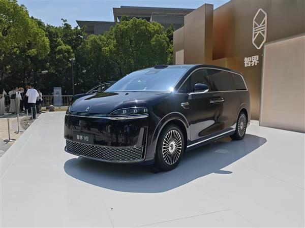 38万的智界V9，真能吊打百万MPV？