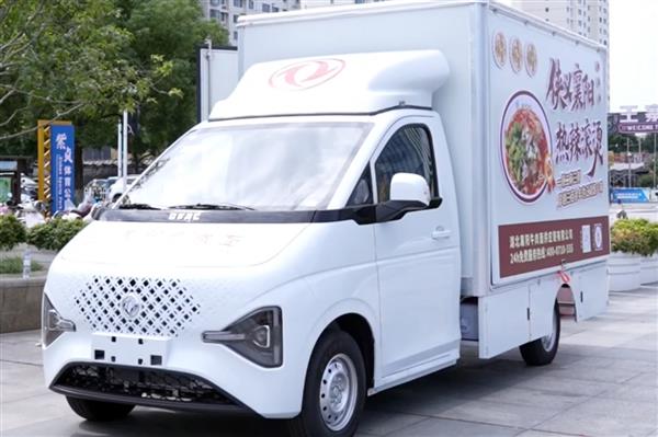 拥有东风途逸T7移动餐车 让襄阳牛肉面馆追着游客开张